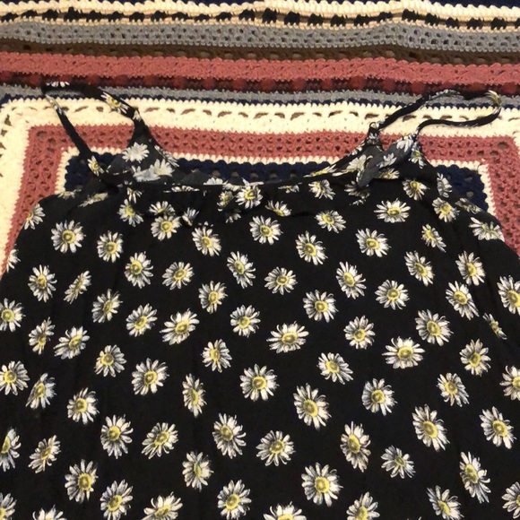 Torrid Plus Size Flowy Ruffley Daisy Tank Top - Size 1 - Picture 2 of 7